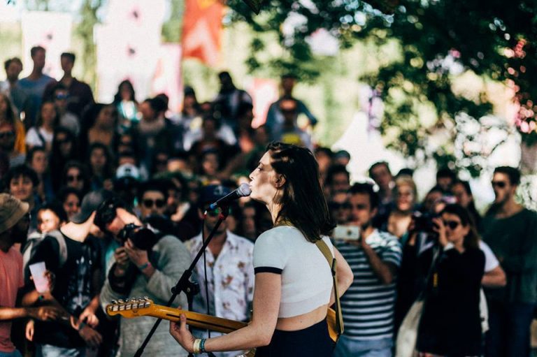 Fishbach, tout dans le regard. Interview