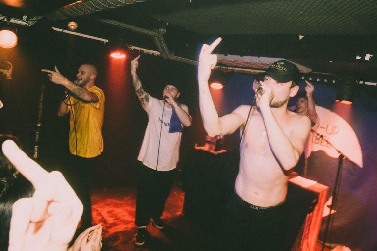 Le 77. Quatre bawlers sauvages explorent le rap game