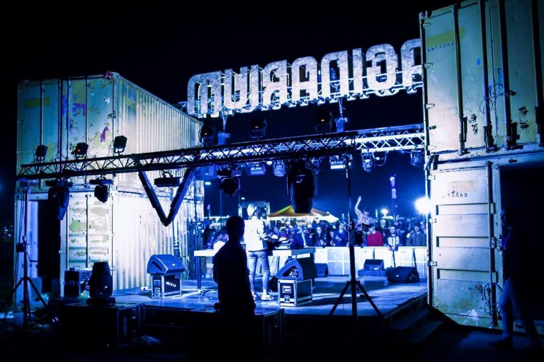 EKLPX, la frappe techno venue des enfers des hangars