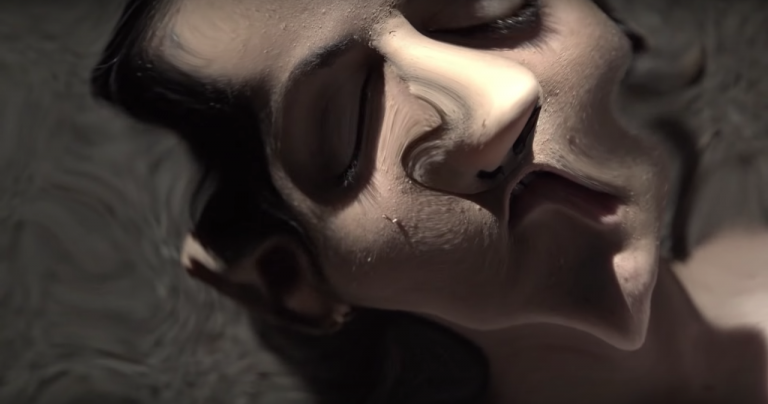 Le premier clip de Hildegarde se regarde sans philtre