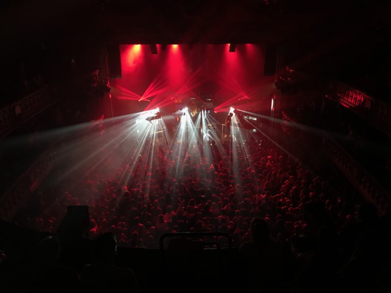 Un tour de magie avec Odezenne, pour leur album « Au Baccara »