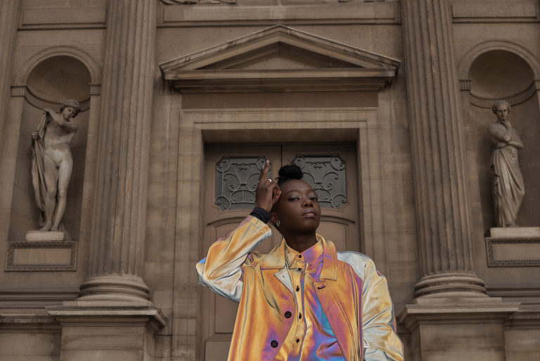 KhadyaK. De la danse au chant, une résilience créative