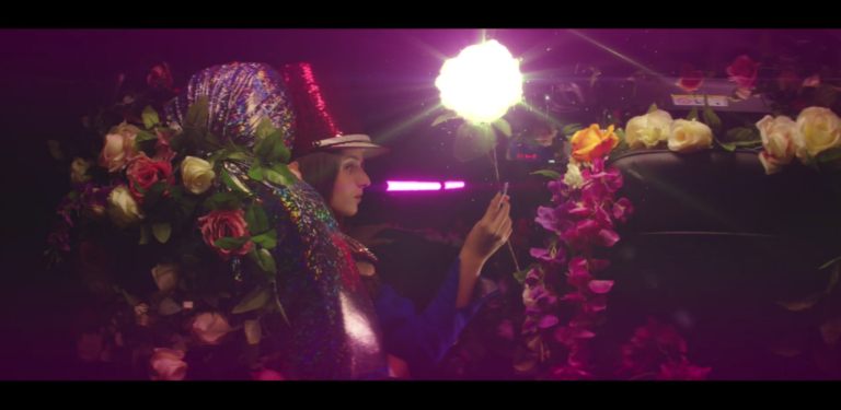Victoire de la techno en taxi parisien, le nouveau clip d&rsquo;Irène Drésel
