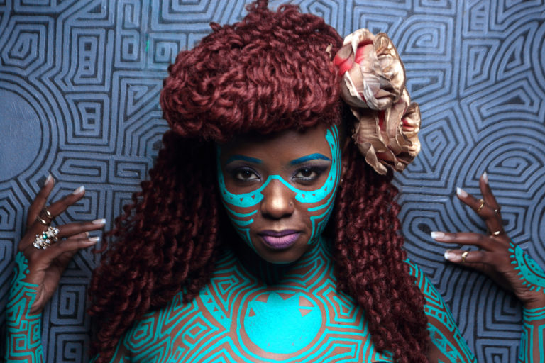 Muthoni Drummer Queen. L&rsquo;énergie hybride venue du Kenya