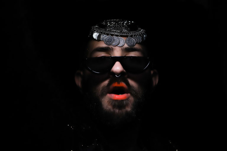 « Witch Bitch » : l&rsquo;hymne à la fierté de Tarek X