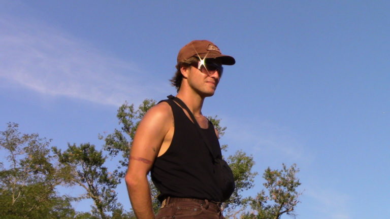 Loic Le Hécho : le tatouage comme dynamique du corps et exutoire graphique