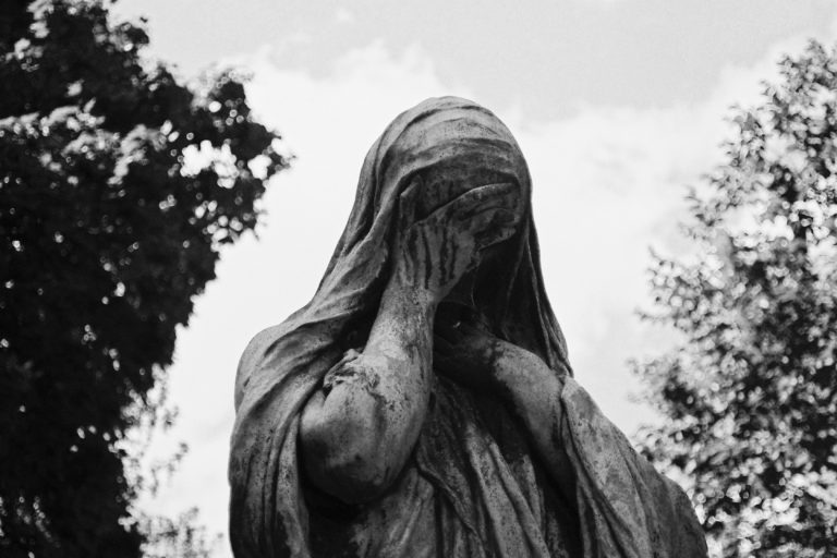 Mère Lachaise : l&rsquo;insta qui traque les inégalités de genre jusque dans les tombes