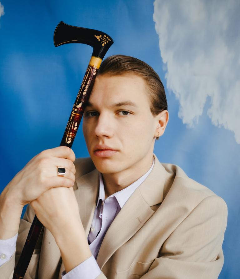 Luis Ake : La voix androgyne venue pour sublimer nos chagrins