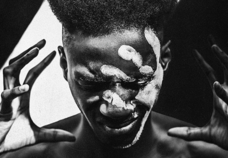 Krump, collages et textiles : Natisa Exocé Kasongo réunit les générations africaines