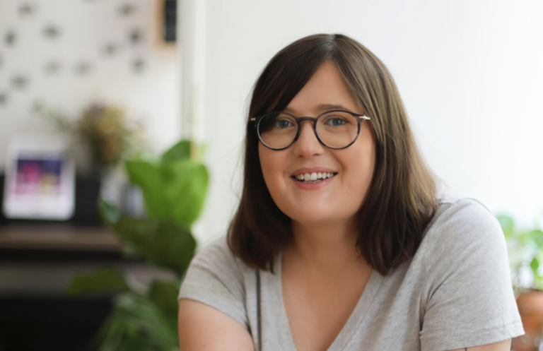 Défaire le discours sexiste dans les médias : le combat de Rose Lamy