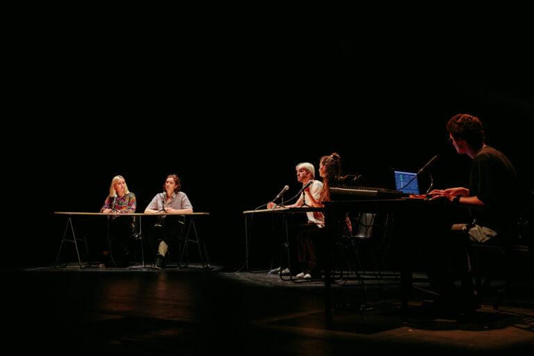 Violences policières de Gênes : briser le silence au théâtre