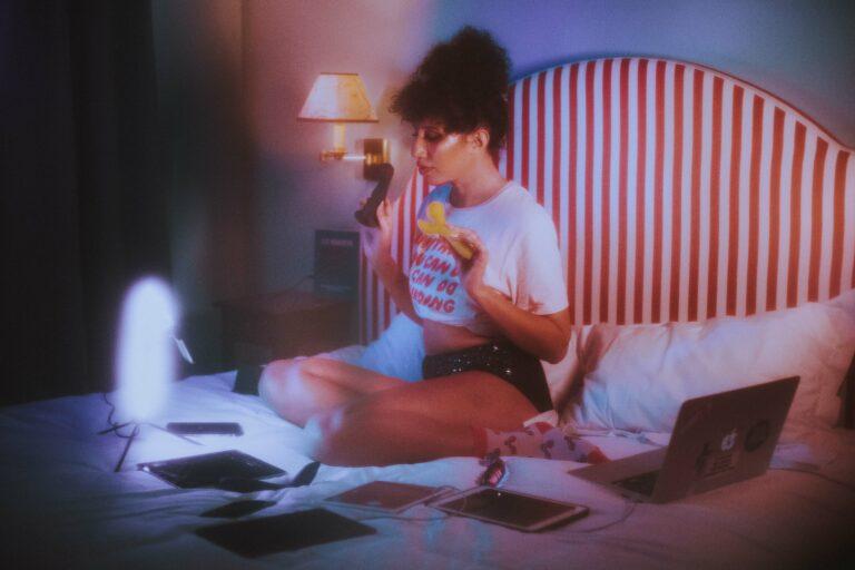 Elvire Duvelle-Charles : « L’ère des féministes sur Instagram est vouée à s’éteindre »