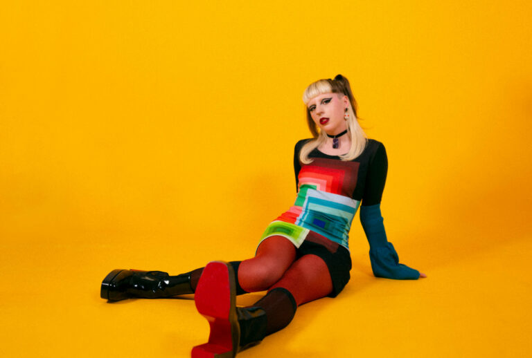 Violet Indigo, nouvelle icône RnB de la génération hit machine