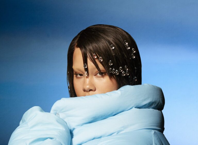 Shygirl annonce son premier album Nymph avec le clip liquide et enchanté « Firefly »