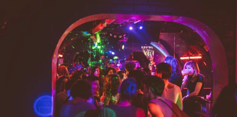 Le club selon Friction Magazine en 8 hits