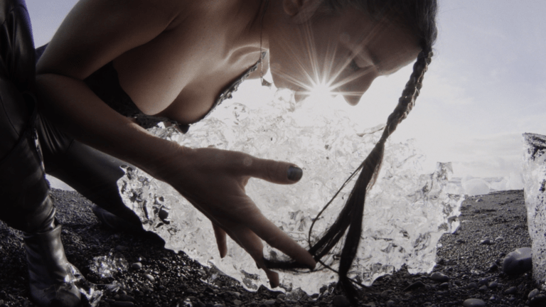 « The Fall » d’Alexi Shell, un conte féministe où les sirènes ont le pouvoir