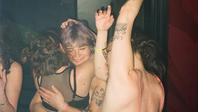 Desire : « être une artiste trans visibilisée me place dans le doute de me perdre en tant que queer »