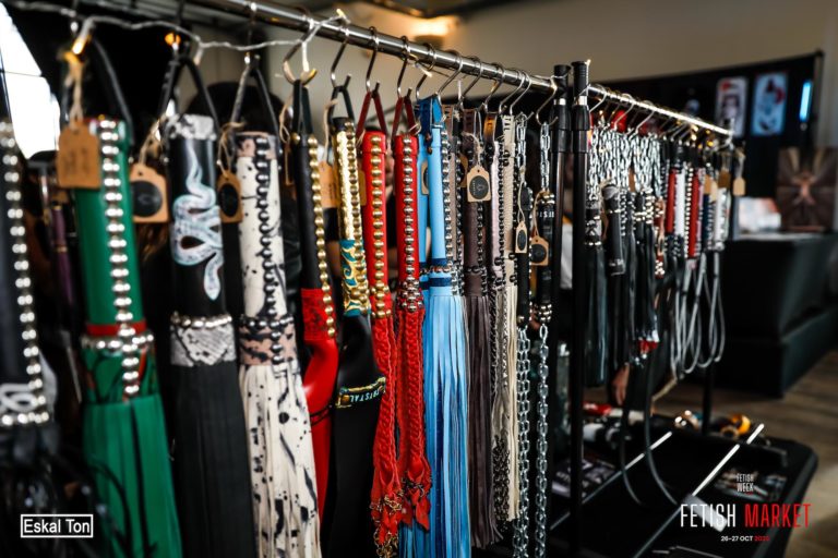 BDSM : manier le fouet, ça s’apprend 