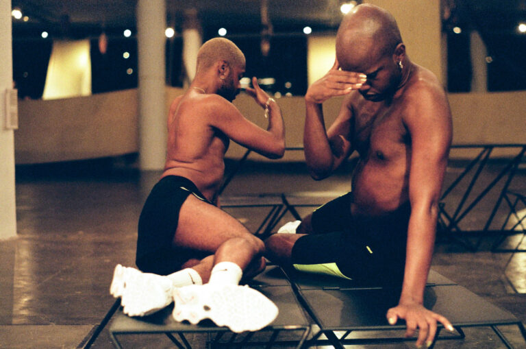 Parallèle : préparer la passation et penser à rebours de l’institution